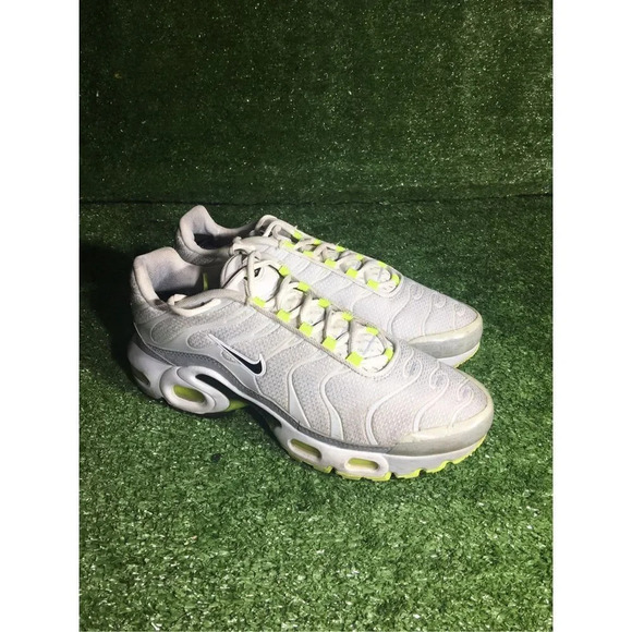 Kids Nike Air Max Plus 7Y GS Youth Women 8.5 Shoes Platinum Grey Green - Picture 1 of 6